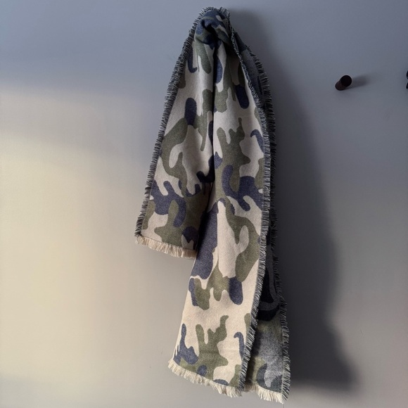 CAMOUFLAGE PRINTED SCARF - Picture 1 of 3